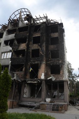 Ukrayna 'da savaş. Rus ordusunun saldırısından sonra Kyiv bölgesinde yıkılan binalar. Rus işgalinin Ukrayna 'daki sonuçları. Kyiv bölgesi, Ukrayna, Haziran 2022