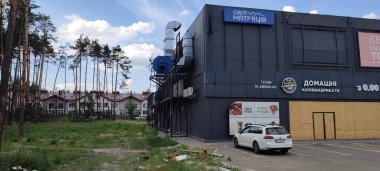 Ukrayna 'da savaş. Rus ordusunun saldırısından sonra Kyiv bölgesinde yıkılan binalar. Rus işgalinin Ukrayna 'daki sonuçları. Kyiv bölgesi, Ukrayna, Haziran 2022