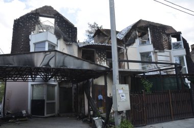 Ukrayna 'da savaş. Rus ordusunun saldırısından sonra Kyiv bölgesinde yıkılan binalar. Rus işgalinin Ukrayna 'daki sonuçları. Kyiv bölgesi, Ukrayna, Haziran 2022