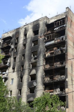 Ukrayna 'da savaş. Rus ordusunun saldırısından sonra Kyiv bölgesinde yıkılan binalar. Rus işgalinin Ukrayna 'daki sonuçları. Kyiv bölgesi, Ukrayna, Haziran 2022