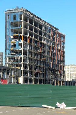 Ukrayna 'da savaş. Rus ordusunun saldırısından sonra Kyiv bölgesinde yıkılan binalar. Rus işgalinin Ukrayna 'daki sonuçları. Kyiv bölgesi, Ukrayna, Haziran 2022