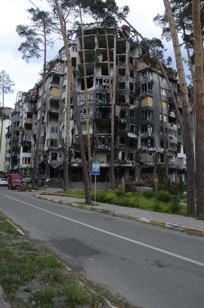 Ukrayna 'da savaş. Rus ordusunun saldırısından sonra Kyiv bölgesinde yıkılan binalar. Rus işgalinin Ukrayna 'daki sonuçları. Kyiv bölgesi, Ukrayna, Haziran 2022