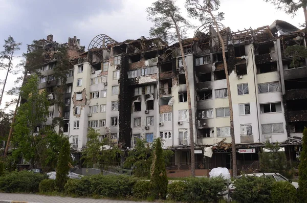 Ukrayna 'da savaş. Rus ordusunun saldırısından sonra Kyiv bölgesinde yıkılan binalar. Rus işgalinin Ukrayna 'daki sonuçları. Kyiv bölgesi, Ukrayna, Haziran 2022