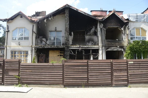 Ukrayna 'da savaş. Rus ordusunun saldırısından sonra Kyiv bölgesinde yıkılan binalar. Rus işgalinin Ukrayna 'daki sonuçları. Kyiv bölgesi, Ukrayna, Haziran 2022