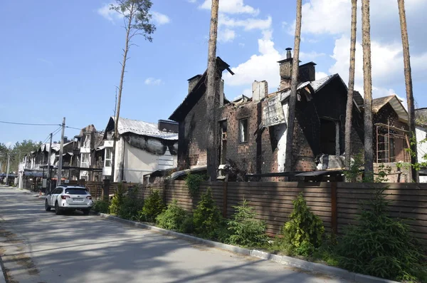 Ukrayna 'da savaş. Rus ordusunun saldırısından sonra Kyiv bölgesinde yıkılan binalar. Rus işgalinin Ukrayna 'daki sonuçları. Kyiv bölgesi, Ukrayna, Haziran 2022