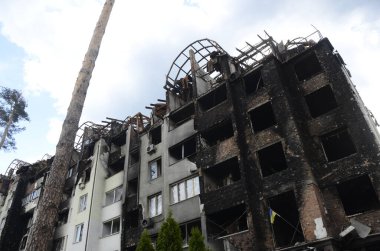 Ukrayna 'da savaş. Rus ordusunun saldırısından sonra Kyiv bölgesinde yıkılan binalar. Rus işgalinin Ukrayna 'daki sonuçları. Kyiv bölgesi, Ukrayna, Haziran 2022