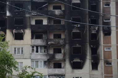 Ukrayna 'da savaş. Rus ordusunun saldırısından sonra Kyiv bölgesinde yıkılan binalar. Rus işgalinin Ukrayna 'daki sonuçları. Kyiv bölgesi, Ukrayna, Haziran 2022