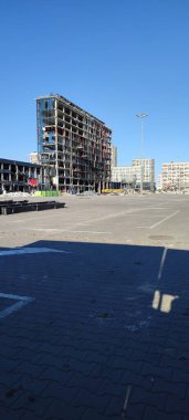 Ukrayna 'da savaş. Rus ordusunun saldırısından sonra Kyiv bölgesinde yıkılan binalar. Rus işgalinin Ukrayna 'daki sonuçları. Kyiv bölgesi, Ukrayna, Haziran 2022