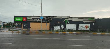 Ukrayna 'da savaş. Rus ordusunun saldırısından sonra Kyiv bölgesinde yıkılan binalar. Rus işgalinin Ukrayna 'daki sonuçları. Kyiv bölgesi, Ukrayna, Haziran 2022