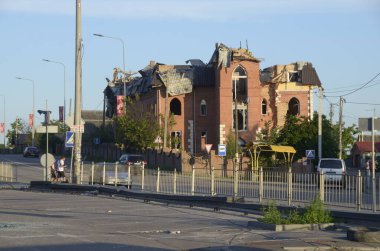 Ukrayna 'da savaş. Rus ordusunun saldırısından sonra Kyiv bölgesinde yıkılan binalar. Rus işgalinin Ukrayna 'daki sonuçları. Kyiv bölgesi, Ukrayna, Haziran 2022