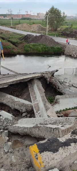 乌克兰战争 在俄罗斯侵略者袭击之后 在基辅地区伊尔平被毁的桥梁 Irpin Kyiv Region Ukraine May 2022 — 图库照片