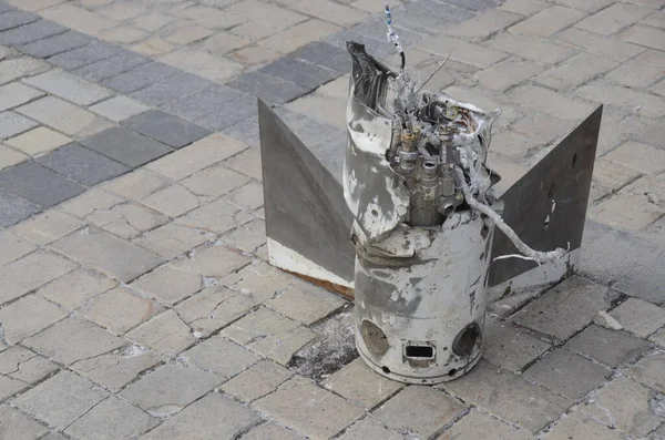 Kyiv, Ukrayna - Mayıs 2022: Ukrayna 'nın başkenti Kyiv' deki Mykhailivska Meydanı 'ndaki sergide Rus zırhlı araçları imha edildi