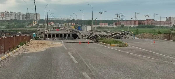 Válka Ukrajině Zničený Most Oblasti Irpin Kyjevě Útoku Ruských Vetřelců — Stock fotografie