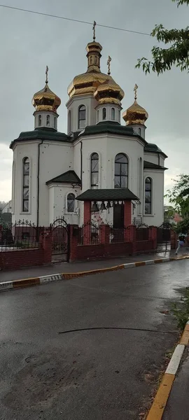 Ukrayna 'da savaş. Rus ordusunun saldırısından sonra Kyiv bölgesinde yıkılan binalar. Rus işgalinin Ukrayna 'daki sonuçları. Kyiv bölgesi, Ukrayna, Haziran 2022