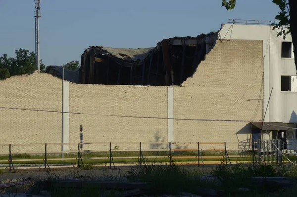 Ukrayna 'da savaş. Rus ordusunun saldırısından sonra Kyiv bölgesinde yıkılan binalar. Rus işgalinin Ukrayna 'daki sonuçları. Kyiv bölgesi, Ukrayna, Haziran 2022