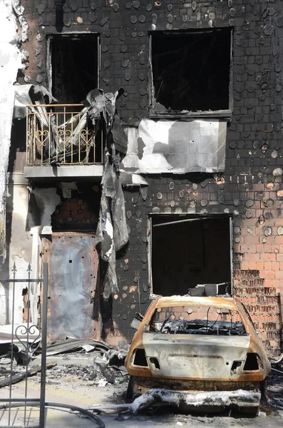 Ukrayna 'da savaş. Rus ordusunun saldırısından sonra Kyiv bölgesinde yıkılan binalar. Rus işgalinin Ukrayna 'daki sonuçları. Kyiv bölgesi, Ukrayna, Haziran 2022