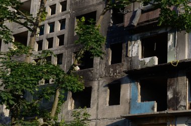 Ukrayna 'da savaş. Rus ordusunun saldırısından sonra Kyiv bölgesinde yıkım. Rus işgalinin Ukrayna 'daki sonuçları. Kyiv bölgesi, Ukrayna, Haziran 2022