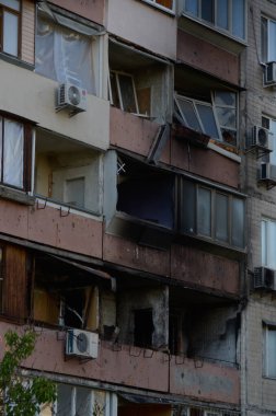 Ukrayna 'da savaş. Rus ordusunun saldırısından sonra Kyiv bölgesinde yıkım. Rus işgalinin Ukrayna 'daki sonuçları. Kyiv bölgesi, Ukrayna, Haziran 2022