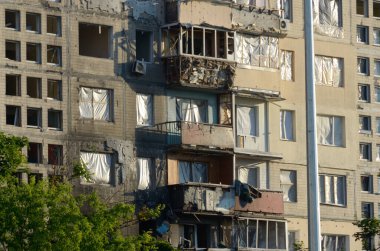 Ukrayna 'da savaş. Rus ordusunun saldırısından sonra Kyiv bölgesinde yıkım. Rus işgalinin Ukrayna 'daki sonuçları. Kyiv bölgesi, Ukrayna, Haziran 2022