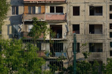 Ukrayna 'da savaş. Rus ordusunun saldırısından sonra Kyiv bölgesinde yıkım. Rus işgalinin Ukrayna 'daki sonuçları. Kyiv bölgesi, Ukrayna, Haziran 2022