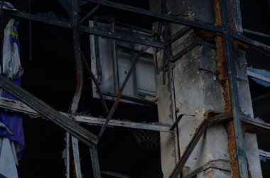 Ukrayna 'da savaş. Rus ordusunun saldırısından sonra Kyiv bölgesinde yıkım. Rus işgalinin Ukrayna 'daki sonuçları. Kyiv bölgesi, Ukrayna, Haziran 2022