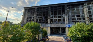 Ukrayna 'da savaş. Rus ordusunun saldırısından sonra Kyiv bölgesinde yıkım. Rus işgalinin Ukrayna 'daki sonuçları. Kyiv bölgesi, Ukrayna, Haziran 2022