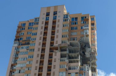 Ukrayna 'da savaş. Rus ordusunun saldırısından sonra Kyiv bölgesinde yıkım. Rus işgalinin Ukrayna 'daki sonuçları. Kyiv bölgesi, Ukrayna, Haziran 2022