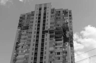 Ukrayna 'da savaş. Rus ordusunun saldırısından sonra Kyiv bölgesinde yıkım. Rus işgalinin Ukrayna 'daki sonuçları. Kyiv bölgesi, Ukrayna, Haziran 2022