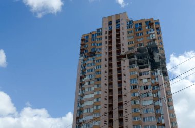 Ukrayna 'da savaş. Rus ordusunun saldırısından sonra Kyiv bölgesinde yıkım. Rus işgalinin Ukrayna 'daki sonuçları. Kyiv bölgesi, Ukrayna, Haziran 2022