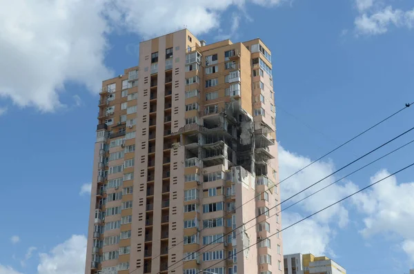 Ukrayna 'da savaş. Rus ordusunun saldırısından sonra Kyiv bölgesinde yıkım. Rus işgalinin Ukrayna 'daki sonuçları. Kyiv bölgesi, Ukrayna, Haziran 2022