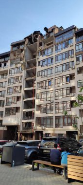 Rus ordusunun Kyiv, Ukrayna 'daki Lukyanivska metro istasyonu yakınlarındaki binaların bombalanması sonucu, Mayıs 2022