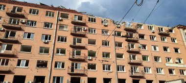 Rus ordusunun Kyiv, Ukrayna 'daki Lukyanivska metro istasyonu yakınlarındaki binaların bombalanması sonucu, Mayıs 2022