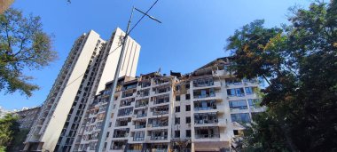 Rus ordusunun Kyiv, Ukrayna 'daki Lukyanivska metro istasyonu yakınlarındaki binaların bombalanması sonucu, Mayıs 2022