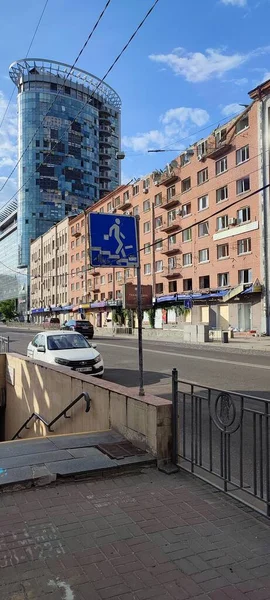 2022年5月俄罗斯军队火箭轰炸乌克兰基辅Lukyanivska地铁站附近建筑物的后果 — 图库照片