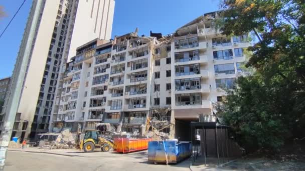 Krieg Der Ukraine Zerstörtes Wohnhaus Kiew Nach Dem Russischen Raketenangriff — Stockvideo