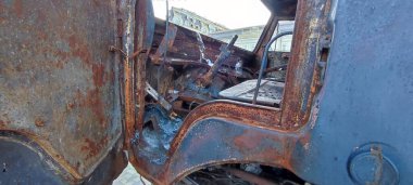 Kyiv, Ukrayna - Mayıs 2022: Ukrayna 'nın başkenti Kyiv' deki Mykhailivska Meydanı 'ndaki sergide Rus zırhlı araçları imha edildi