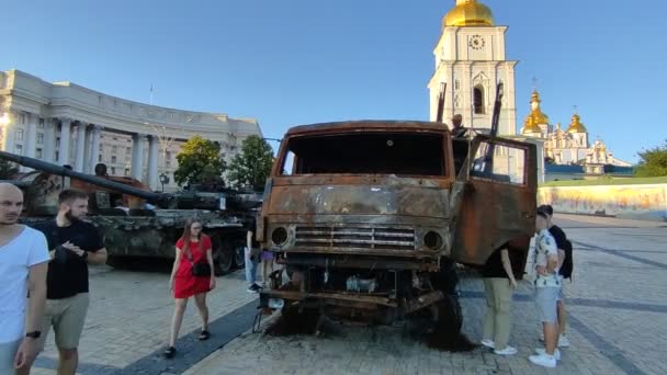 Kiev Ucrânia Maio 2022 Veículos Blindados Russos Destruídos Exposição Praça — Vídeo de Stock