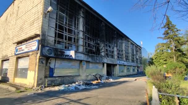 ウクライナでの戦争 ロシア軍の攻撃後 キエフ地域の建物を破壊した ウクライナへのロシアの侵攻の結果 ウクライナのキエフ地方 2022年6月 — ストック動画