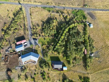 Dağlardaki köyün havadan görünüşü