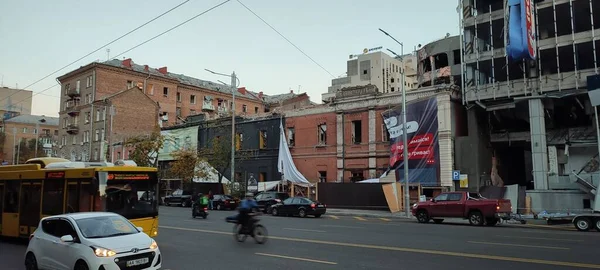 Ukrayna Savaş Rus Füze Saldırısının Sonuçları Şehir Merkezinde Yıkım Hasar — Stok fotoğraf