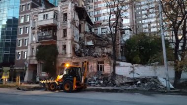 Ukrayna 'da savaş. Rus füze saldırısının sonuçları. Şehir merkezinde yıkım ve hasar. Kyiv, Ukrayna, Ekim 2022 