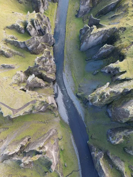 Dağlardaki Nehrin Güzel Manzarası — Stok fotoğraf