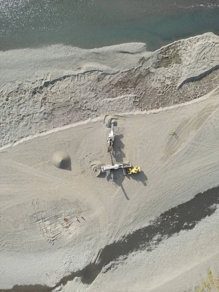 砂の表面上のトラックの空中ビュー — ストック写真