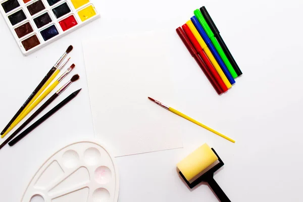 Row Artist Paintbrushes Watercolor Paints Palette Felt Tip Pens Drawing — Photo