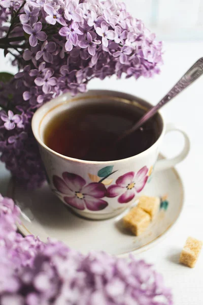 Xícara Chá Flores Lilás Fundo Madeira Branco Espaço Cópia — Fotografia de Stock