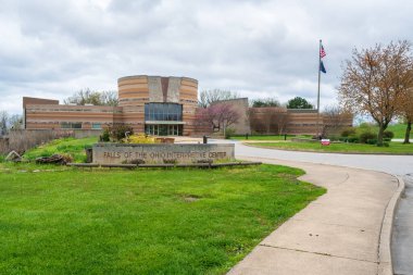Ohio Nehri boyunca Ohio Eyalet Parkı 'nın Şelaleleri