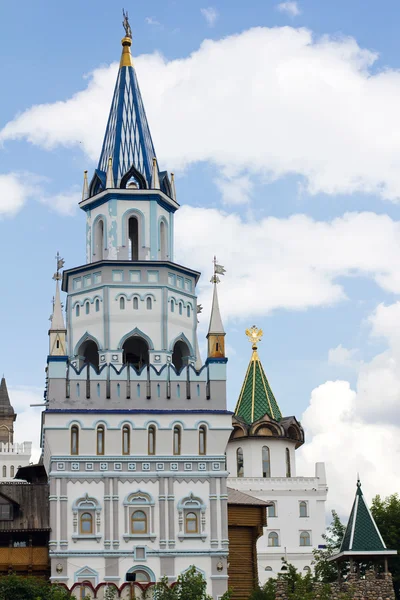 Vierkante toren izmailovo kremlin — Stockfoto