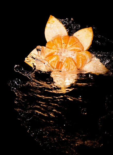 Mandarin ve su — Stok fotoğraf