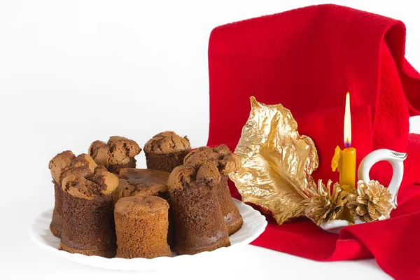 Schokoladenkuchen mit Dekorationen — Stockfoto