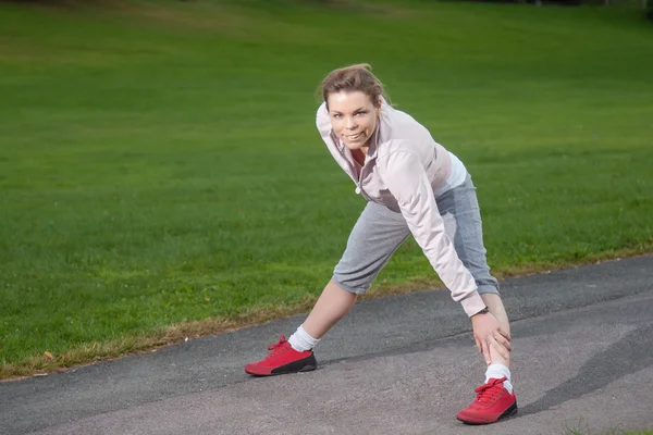 Young woman stretches her body — Stock Photo, Image